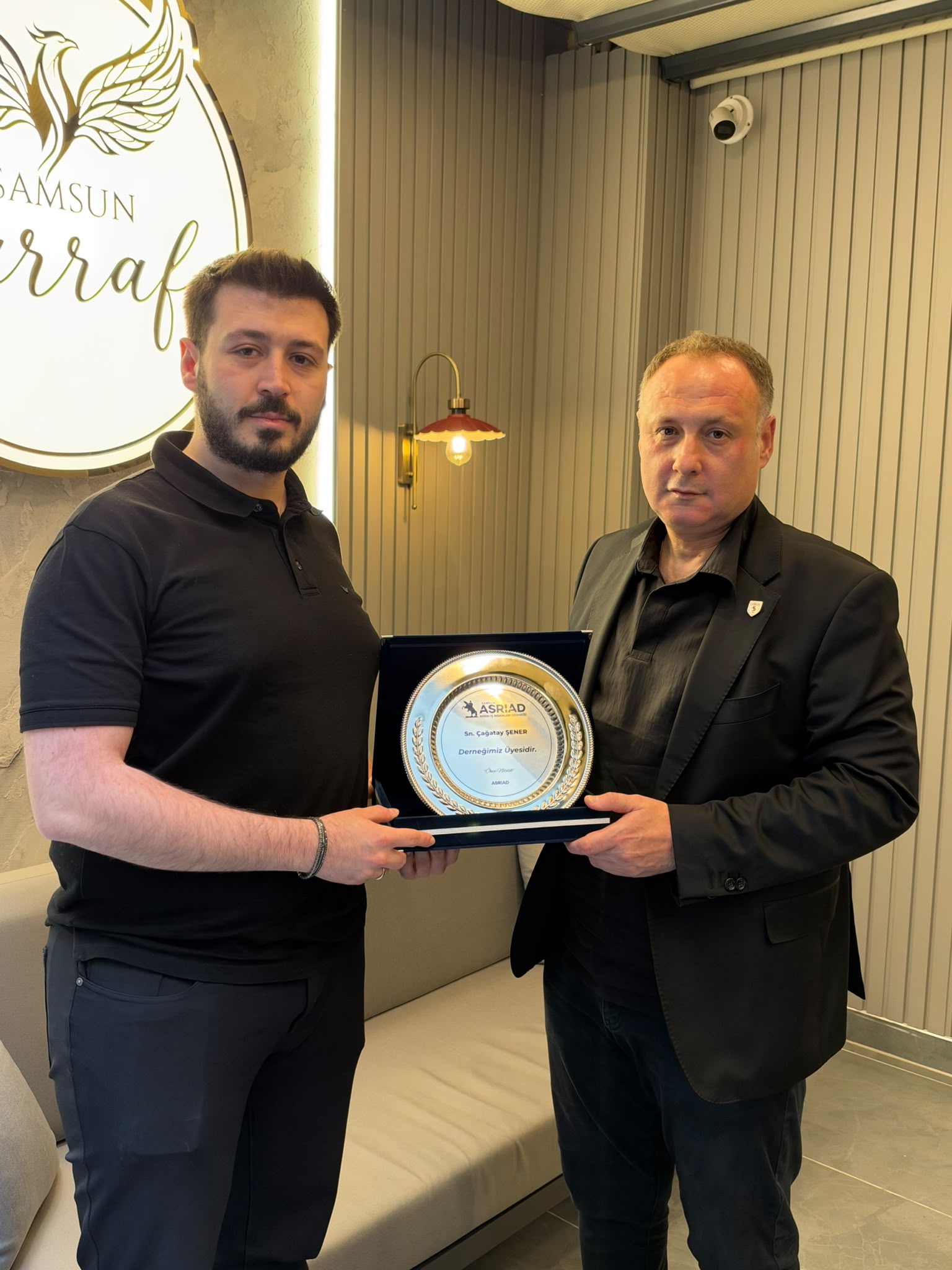 Çağatay Şener üyelik plaketi takdimi