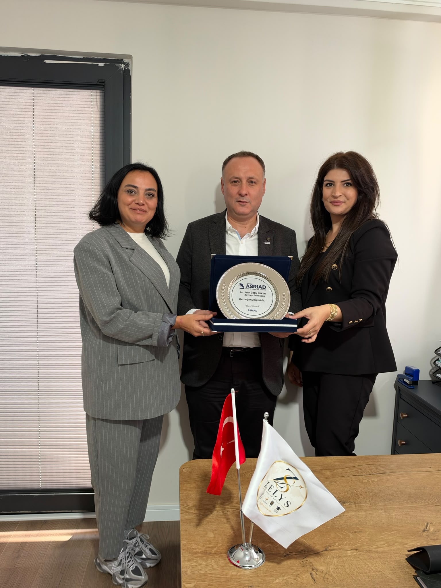 ZELYS Danışmanlık üyelik plaketi takdimi