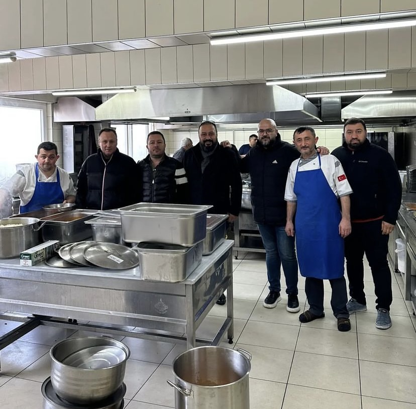 ASRİAD’dan Depremden Zarar Görenlere Yemek Dağıtımı 