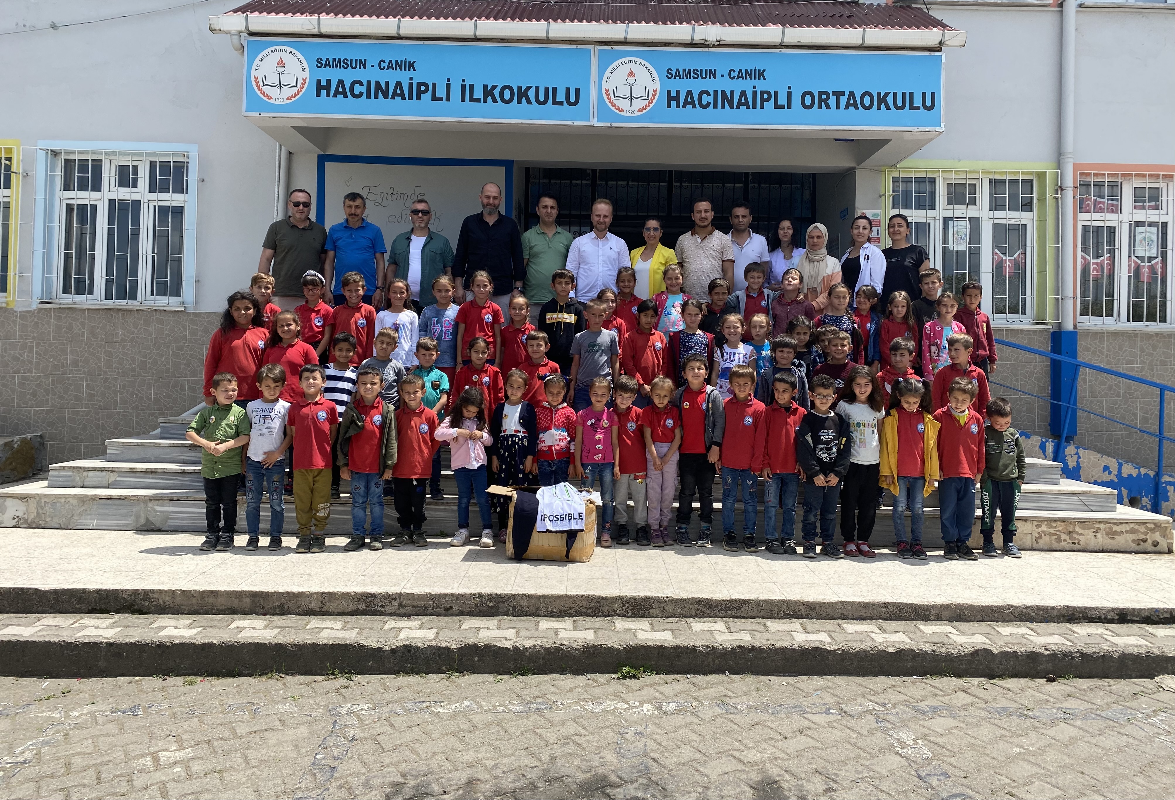 ASRİAD’dan Öğrencilere Karne Hediyesi