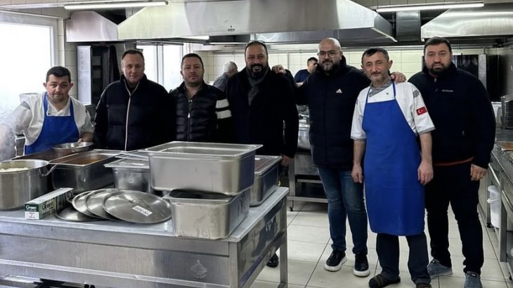 ASRİAD’dan Depremden Zarar Görenlere Yemek Dağıtımı